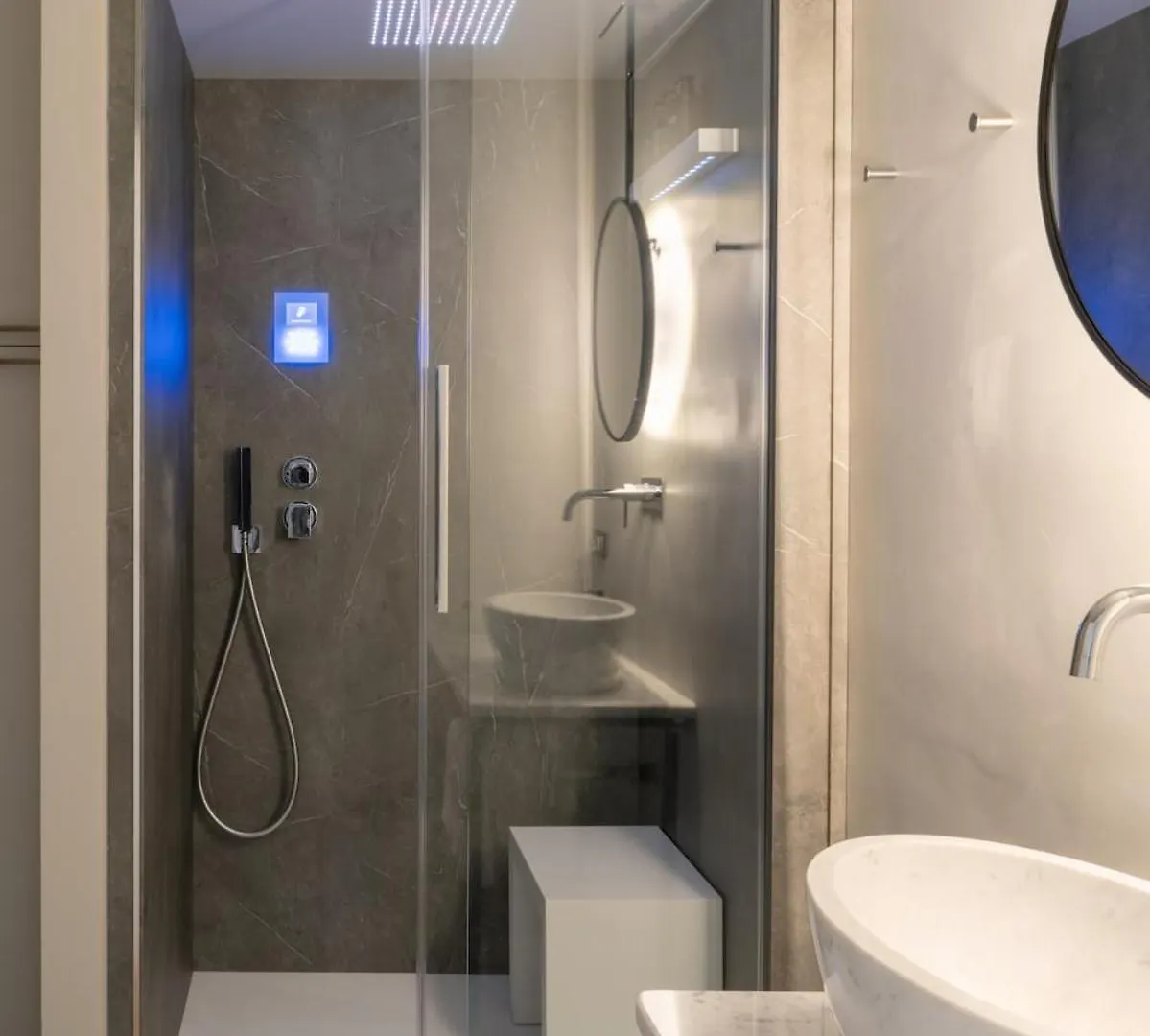 In Centro, Doccia Con Spa Genoa 0*,  Italy
